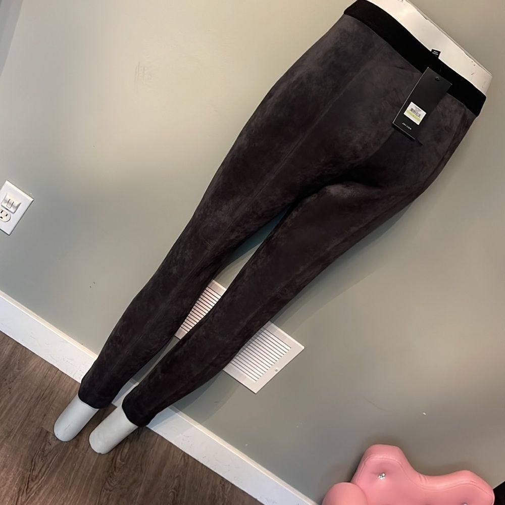 Jones New York Velvet Pull on Pants . NEW - Picture 2 of 3